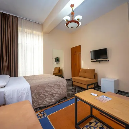 Pik Loti Hotel
