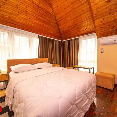 Pik Loti Тирана