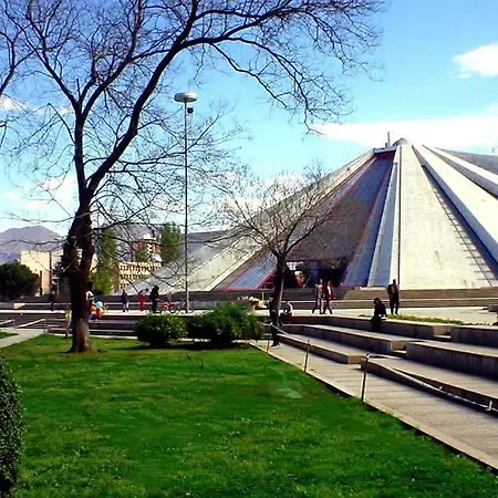 Pik Loti Hotel