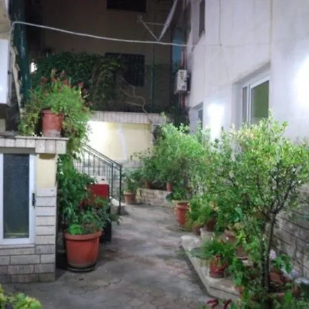 Pik Loti Тирана