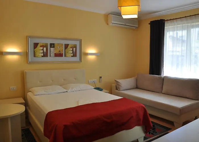 Pik Loti Szálloda Tirana